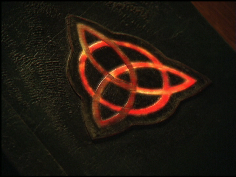 charmed-online_dot_net_OpeningCreditsS5-00035.png