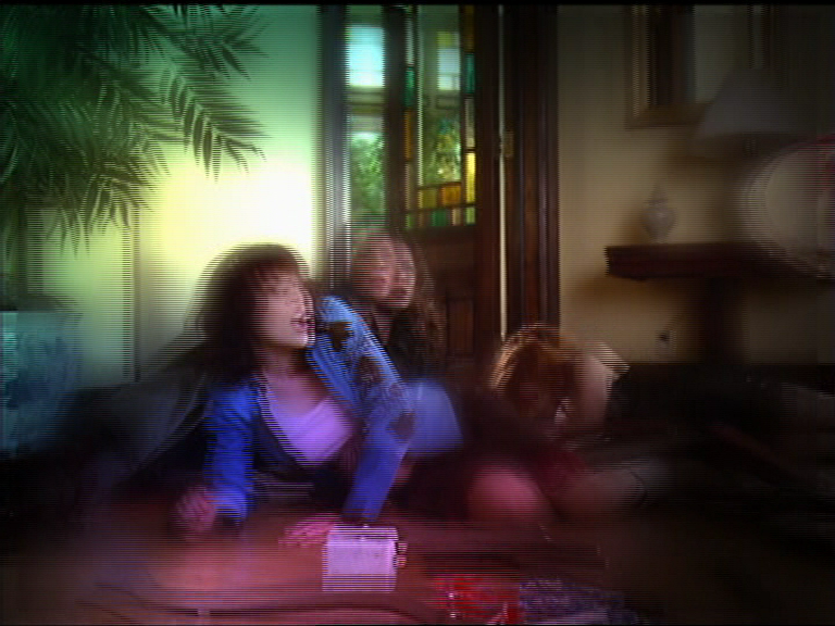charmed-online_dot_net_OpeningCreditsS5-00052.png