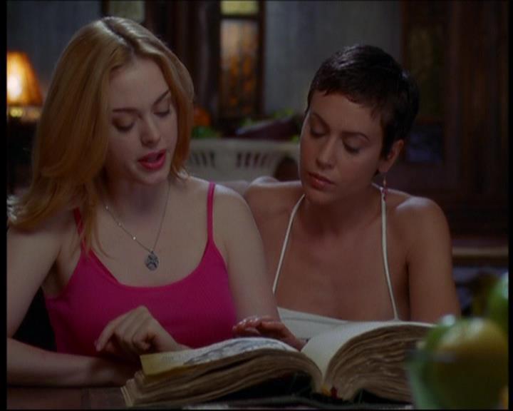Charmed-Online_dot_net-601ValhalleyoftheDolls1731.jpg