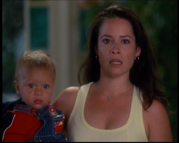 Charmed-Online_dot_net-603ForgetMe---Not0890.jpg