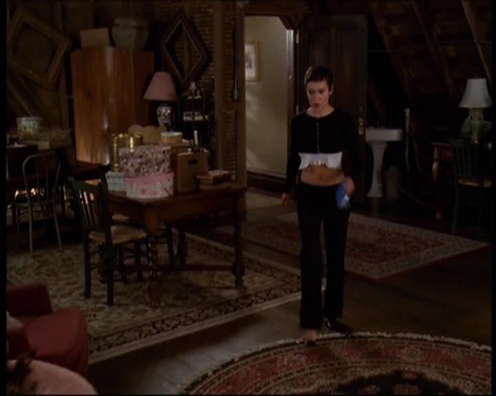 Charmed-Online-dot-net_607SoulSurvivor1466.jpg Charmed-Online-dot-net_607SoulSurvivor1466.jpg