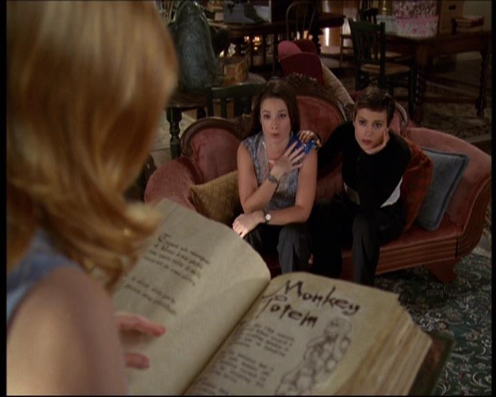 Charmed-Online-dot-net_607SoulSurvivor1481.jpg Charmed-Online-dot-net_607SoulSurvivor1481.jpg