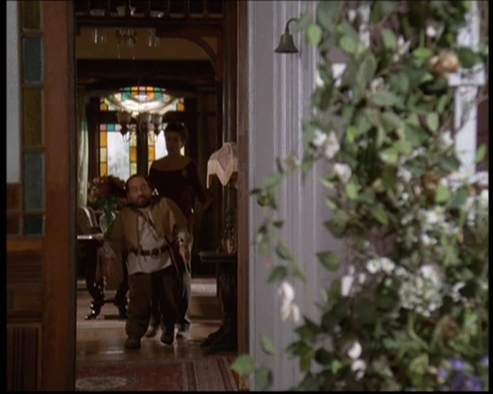 Charmed-Online-dot-net_608SwordAndTheCity1077.jpg