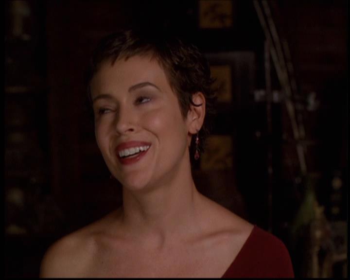 Charmed-Online-dot-net_608SwordAndTheCity1356.jpg