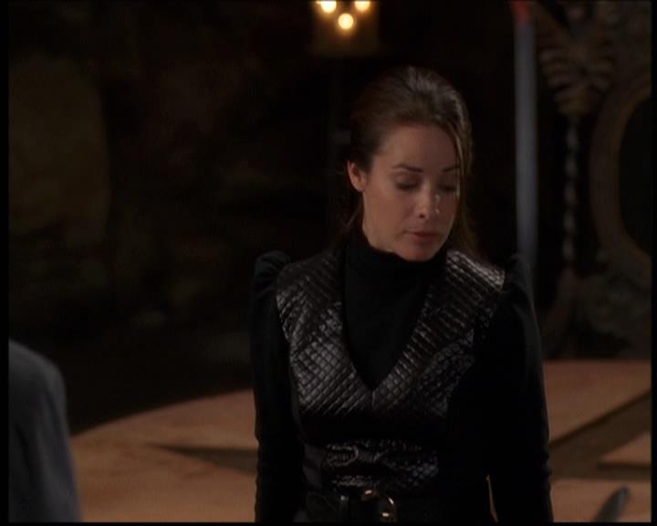 Charmed-Online-dot-net_608SwordAndTheCity1676.jpg