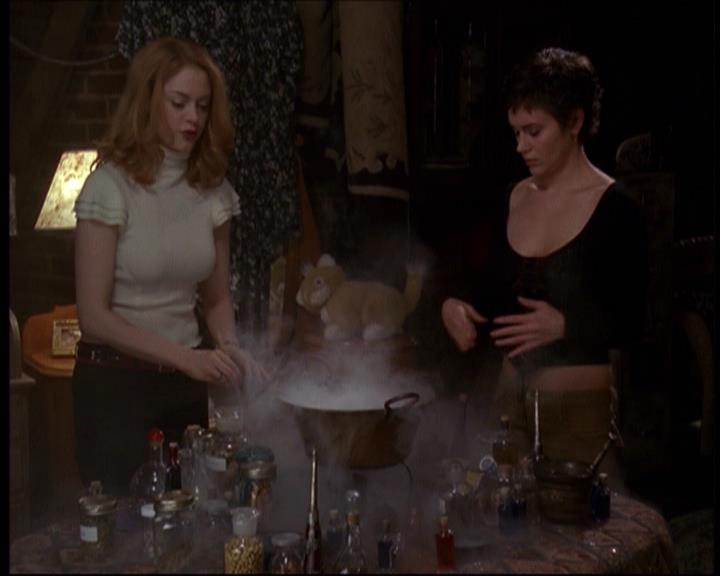 Charmed-Online-dot-609LittleMonsters1478.jpg Charmed-Online-dot-609LittleMonsters1478.jpg