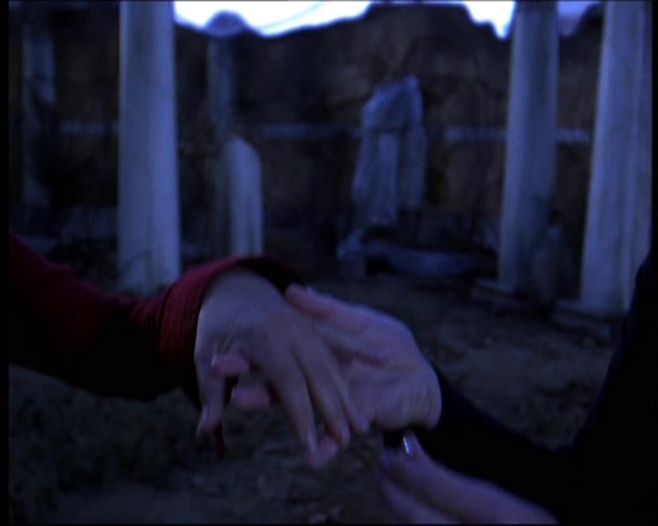 Charmed-Online-dot-610Chris-Crossed0417.jpg Charmed-Online-dot-610Chris-Crossed0417.jpg