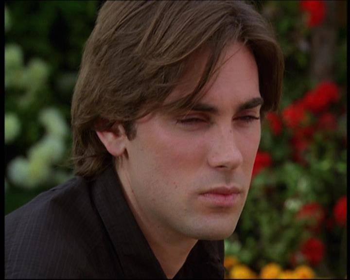 Charmed-Online-dot-610Chris-Crossed0862.jpg Charmed-Online-dot-610Chris-Crossed0862.jpg