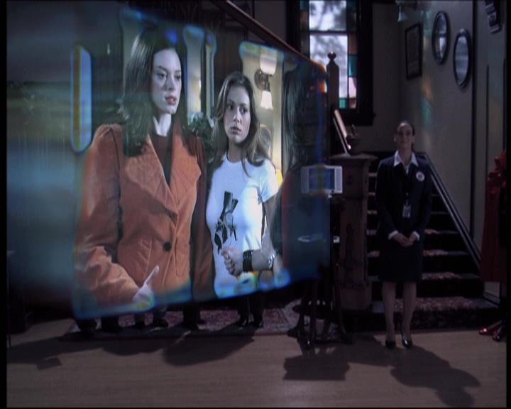 Charmed-Online-dot-610Chris-Crossed1065.jpg Charmed-Online-dot-610Chris-Crossed1065.jpg