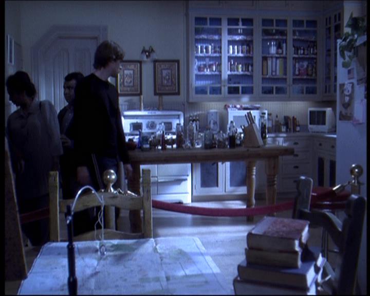 Charmed-Online-dot-610Chris-Crossed1099.jpg