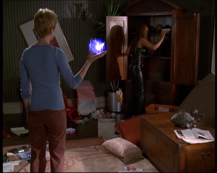 Charmed-Online-dot-610Chris-Crossed1192.jpg Charmed-Online-dot-610Chris-Crossed1192.jpg