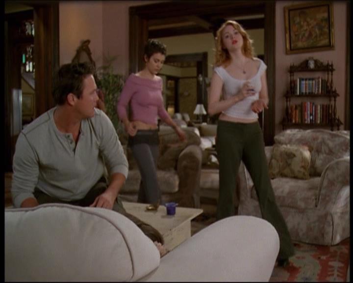 Charmed-Online-dot-610Chris-Crossed1267.jpg