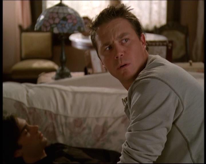 Charmed-Online-dot-610Chris-Crossed1288.jpg Charmed-Online-dot-610Chris-Crossed1288.jpg