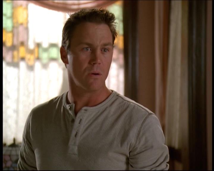 Charmed-Online-dot-610Chris-Crossed1299.jpg Charmed-Online-dot-610Chris-Crossed1299.jpg