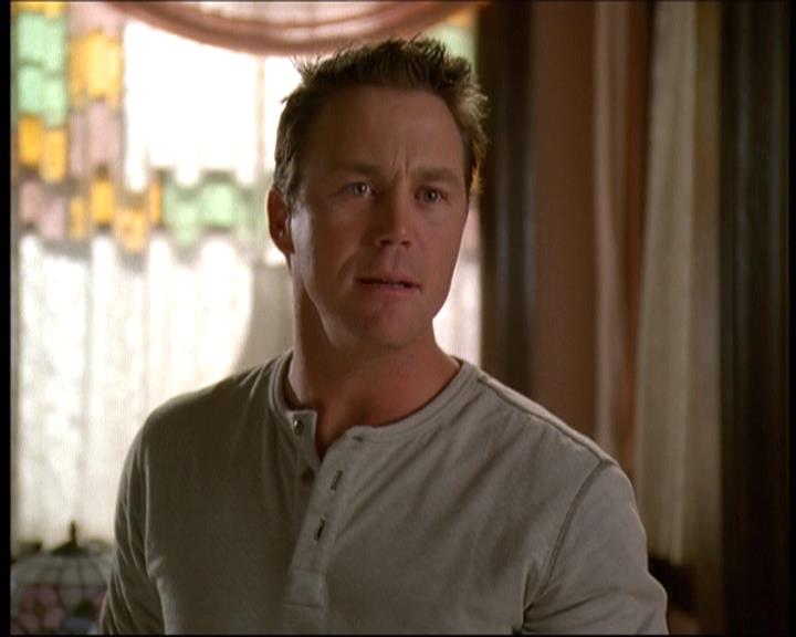 Charmed-Online-dot-610Chris-Crossed1304.jpg Charmed-Online-dot-610Chris-Crossed1304.jpg