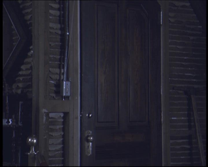 Charmed-Online-dot-610Chris-Crossed1317.jpg Charmed-Online-dot-610Chris-Crossed1317.jpg