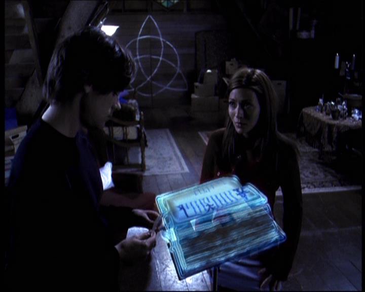 Charmed-Online-dot-610Chris-Crossed1663.jpg Charmed-Online-dot-610Chris-Crossed1663.jpg