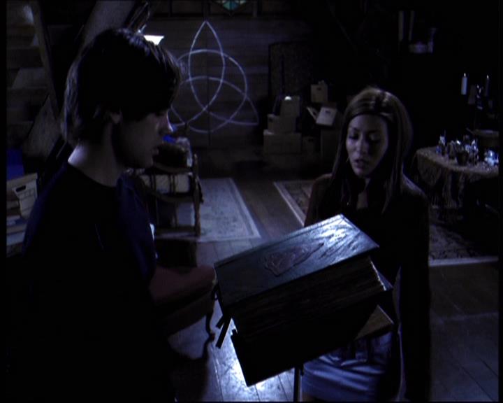 Charmed-Online-dot-610Chris-Crossed1678.jpg Charmed-Online-dot-610Chris-Crossed1678.jpg