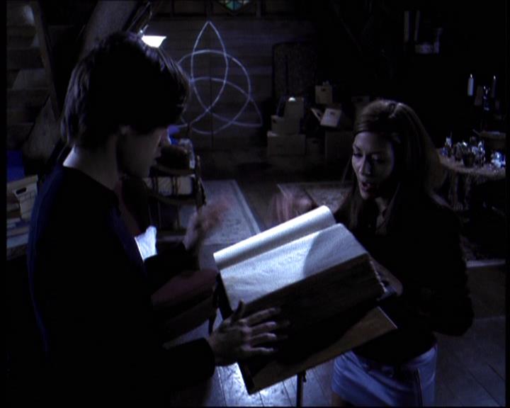Charmed-Online-dot-610Chris-Crossed1682.jpg