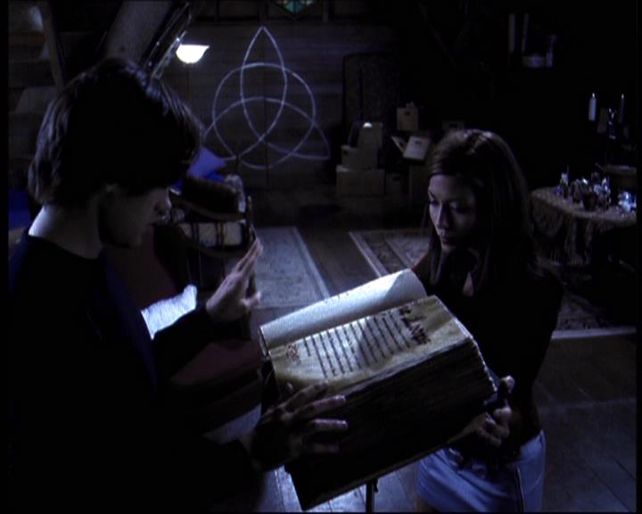 Charmed-Online-dot-610Chris-Crossed1684.jpg Charmed-Online-dot-610Chris-Crossed1684.jpg