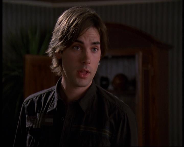 Charmed-Online-dot-610Chris-Crossed1783.jpg