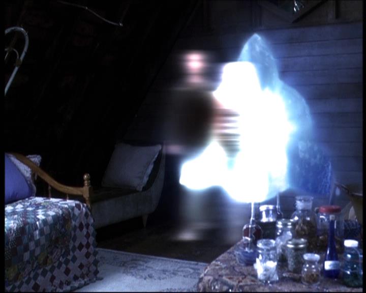 Charmed-Online-dot-610Chris-Crossed1838.jpg Charmed-Online-dot-610Chris-Crossed1838.jpg