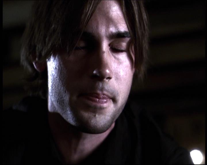 Charmed-Online-dot-610Chris-Crossed2118.jpg Charmed-Online-dot-610Chris-Crossed2118.jpg