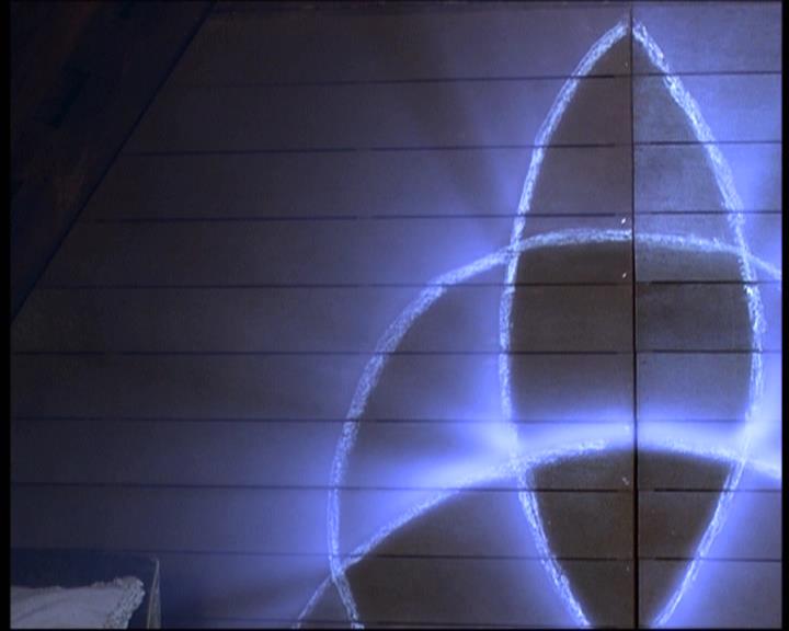 Charmed-Online-dot-610Chris-Crossed2141.jpg Charmed-Online-dot-610Chris-Crossed2141.jpg