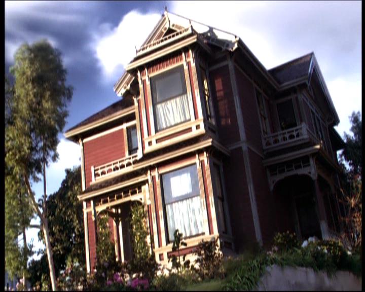 Charmed-Online-dot-610Chris-Crossed2148.jpg Charmed-Online-dot-610Chris-Crossed2148.jpg