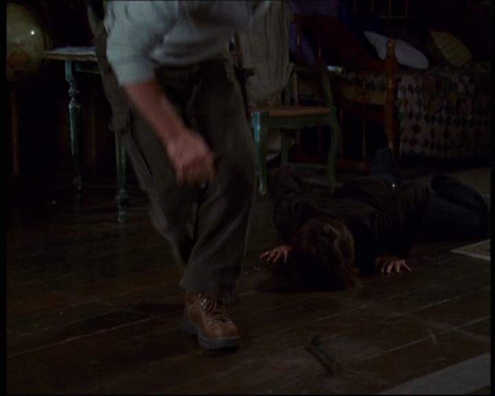 Charmed-Online-dot-610Chris-Crossed2152.jpg Charmed-Online-dot-610Chris-Crossed2152.jpg