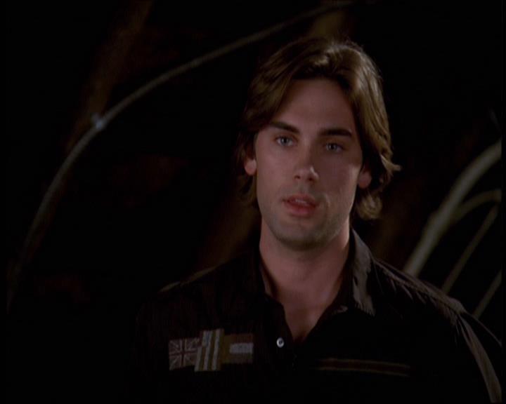 Charmed-Online-dot-610Chris-Crossed2166.jpg