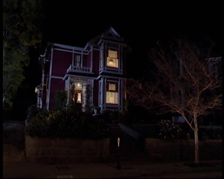 Charmed-Online-dot-610Chris-Crossed2255.jpg Charmed-Online-dot-610Chris-Crossed2255.jpg