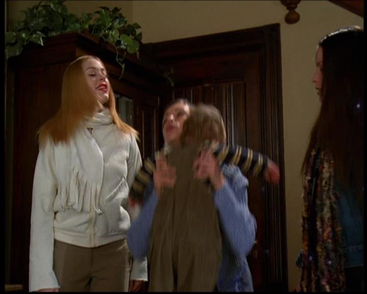 Charmed-Online-dot-614TheLegendOftheSleepyHalliwell0165.jpg