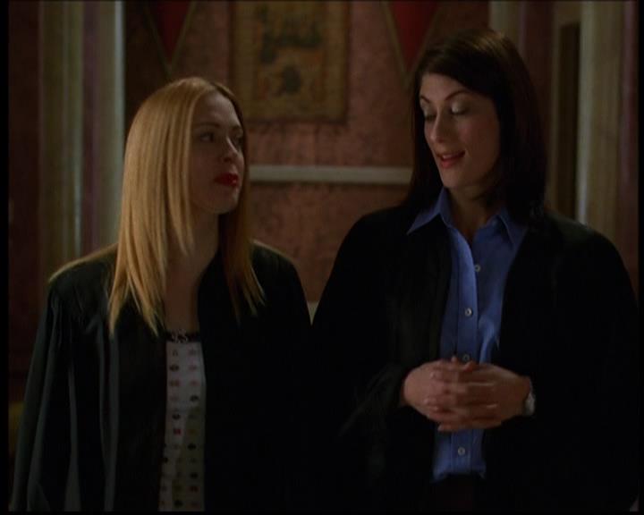 Charmed-Online-dot-614TheLegendOftheSleepyHalliwell0691.jpg