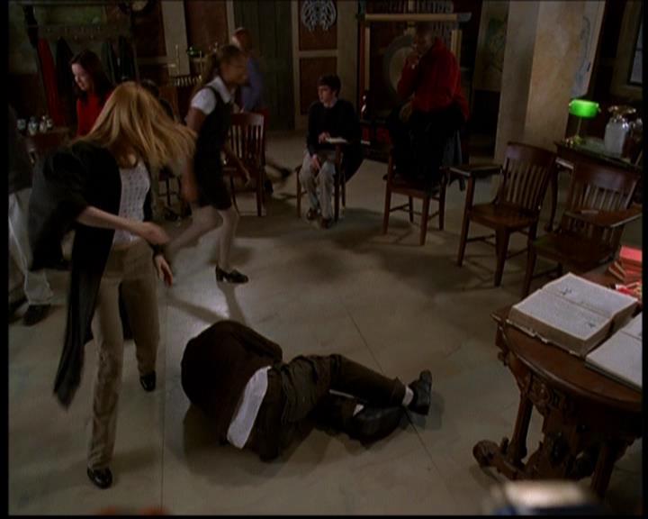Charmed-Online-dot-614TheLegendOftheSleepyHalliwell0709.jpg