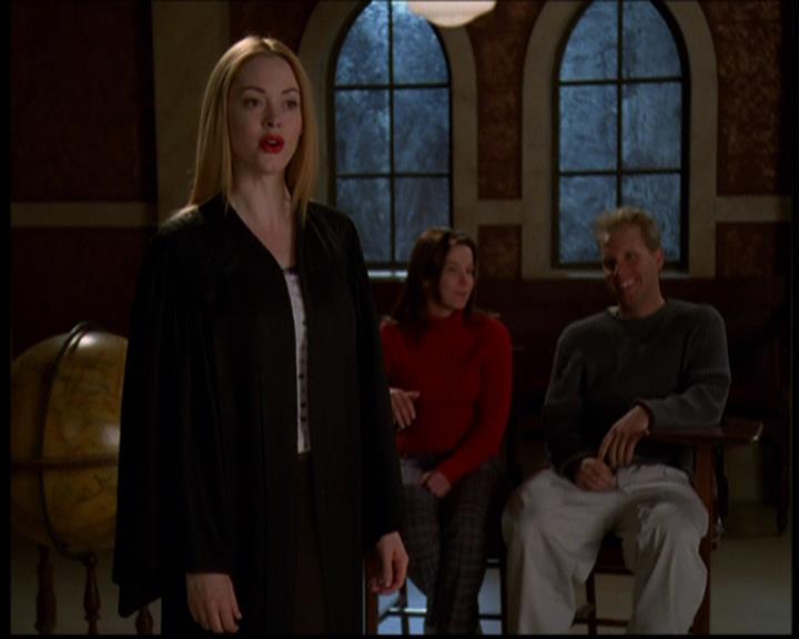 Charmed-Online-dot-614TheLegendOftheSleepyHalliwell0747.jpg