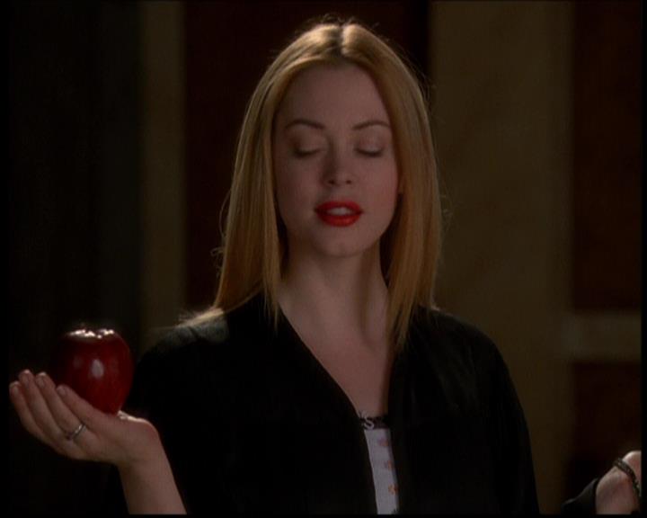 Charmed-Online-dot-614TheLegendOftheSleepyHalliwell0750.jpg