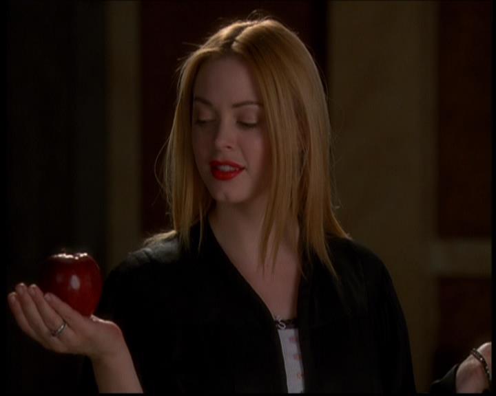 Charmed-Online-dot-614TheLegendOftheSleepyHalliwell0751.jpg
