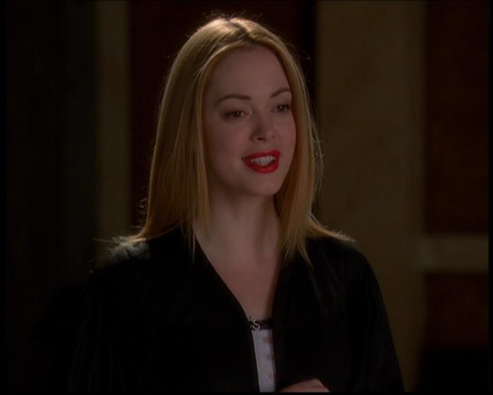 Charmed-Online-dot-614TheLegendOftheSleepyHalliwell0754.jpg