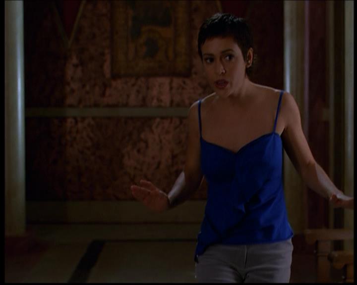 Charmed-Online-dot-614TheLegendOftheSleepyHalliwell0773.jpg Charmed-Online-dot-614TheLegendOftheSleepyHalliwell0773.jpg