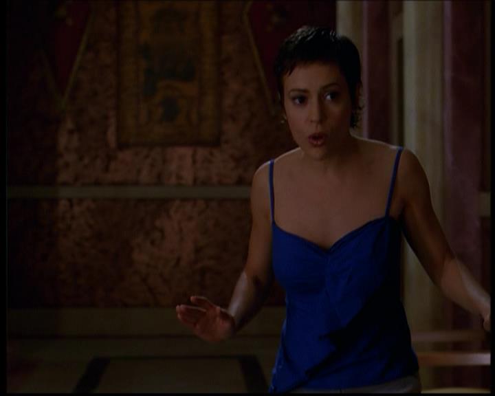Charmed-Online-dot-614TheLegendOftheSleepyHalliwell0775.jpg