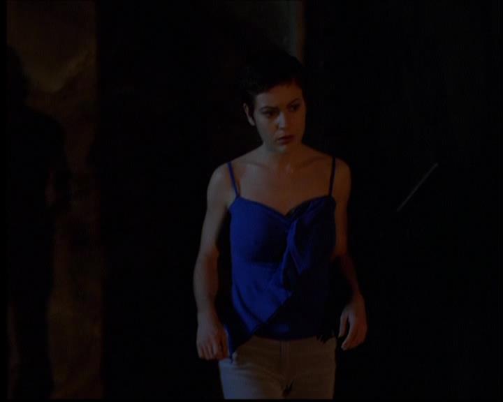 Charmed-Online-dot-614TheLegendOftheSleepyHalliwell0796.jpg