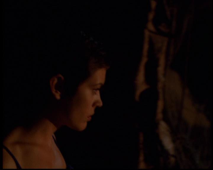 Charmed-Online-dot-614TheLegendOftheSleepyHalliwell0801.jpg