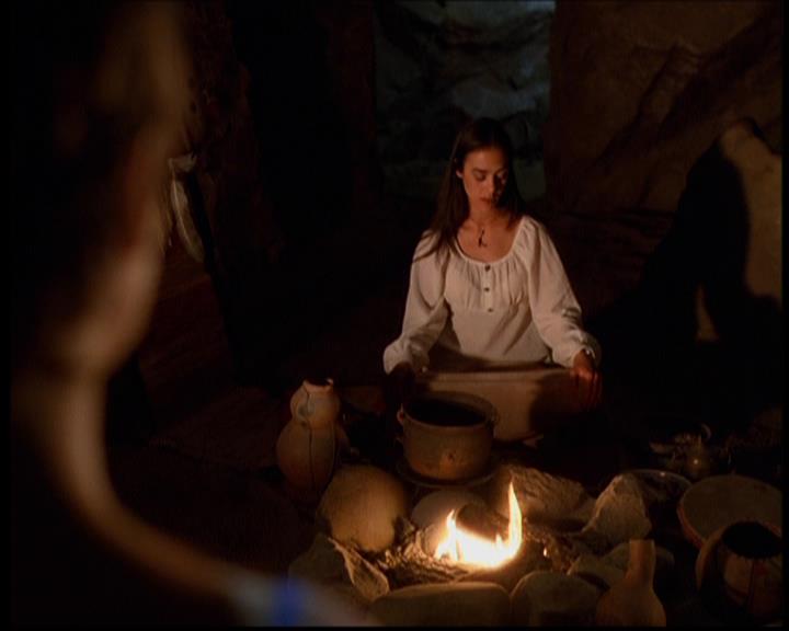 Charmed-Online-dot-614TheLegendOftheSleepyHalliwell0818.jpg
