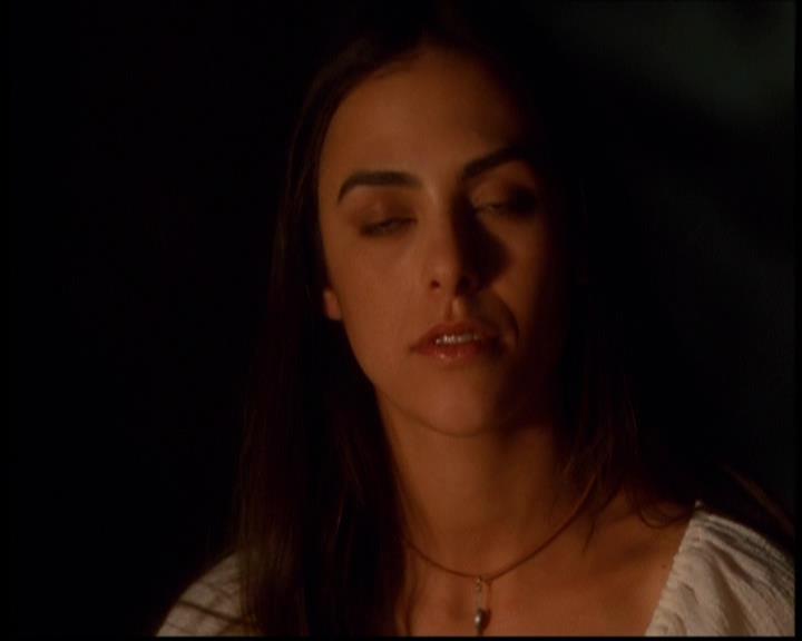 Charmed-Online-dot-614TheLegendOftheSleepyHalliwell0826.jpg