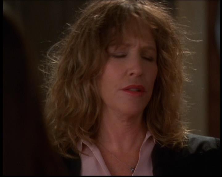 Charmed-Online-dot-614TheLegendOftheSleepyHalliwell0893.jpg Charmed-Online-dot-614TheLegendOftheSleepyHalliwell0893.jpg