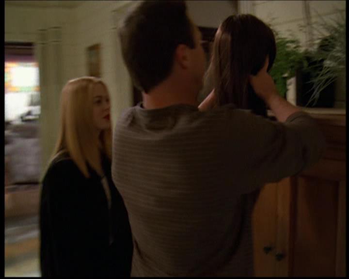 Charmed-Online-dot-614TheLegendOftheSleepyHalliwell0940.jpg