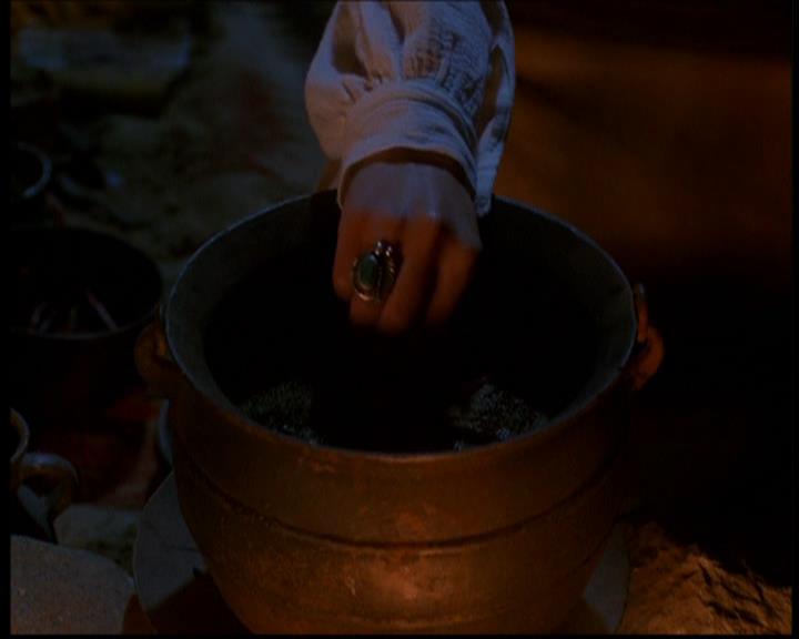 Charmed-Online-dot-614TheLegendOftheSleepyHalliwell1106.jpg Charmed-Online-dot-614TheLegendOftheSleepyHalliwell1106.jpg