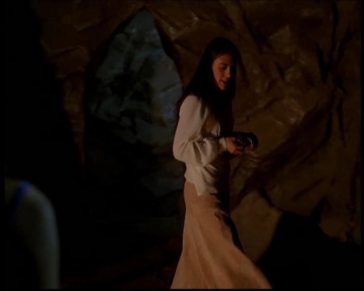 Charmed-Online-dot-614TheLegendOftheSleepyHalliwell1114.jpg Charmed-Online-dot-614TheLegendOftheSleepyHalliwell1114.jpg