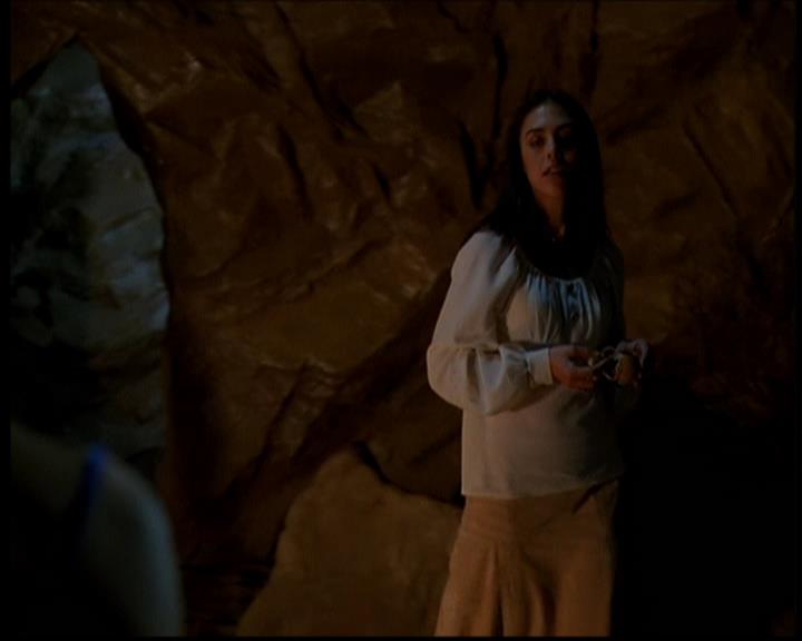 Charmed-Online-dot-614TheLegendOftheSleepyHalliwell1115.jpg